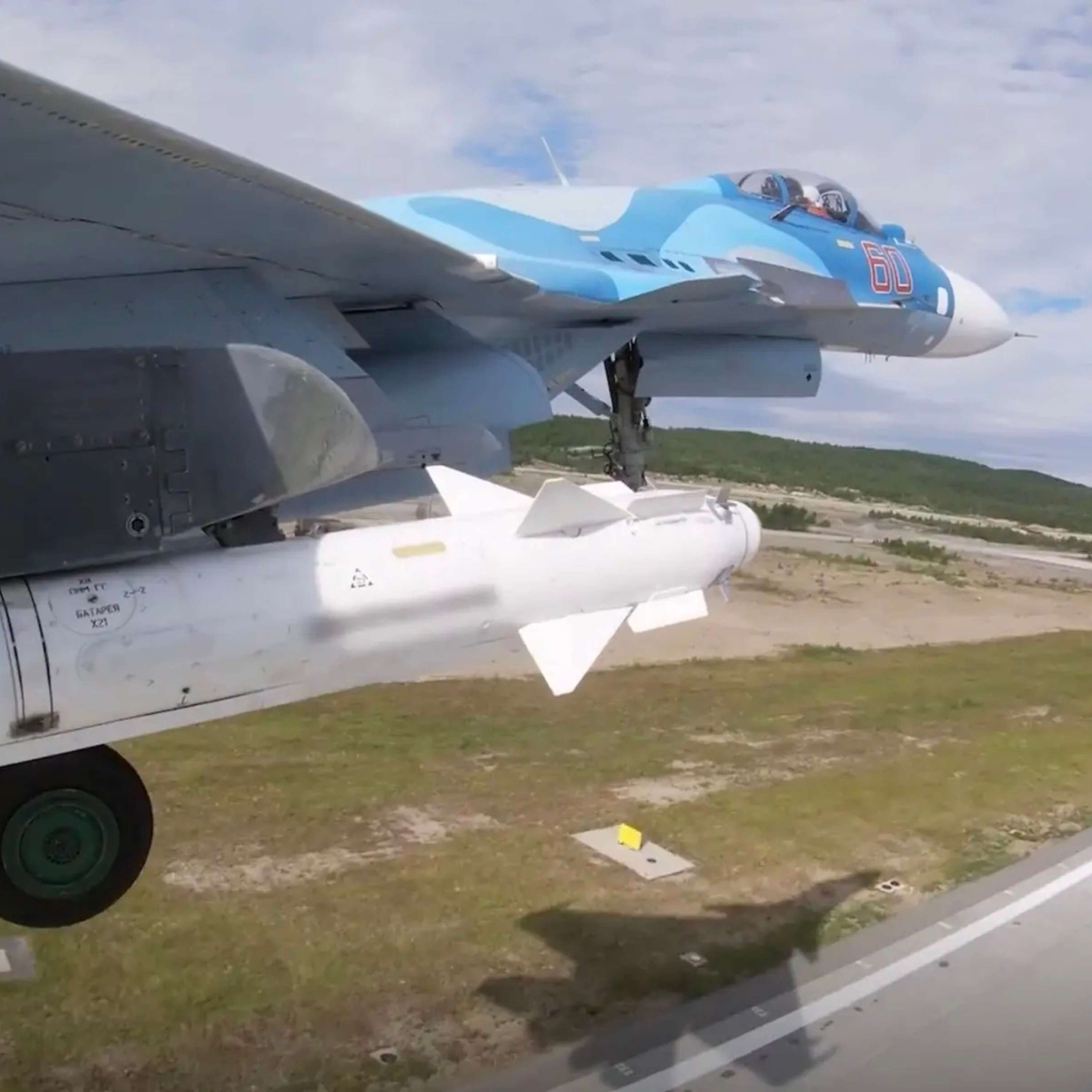 Пилоты авиакрыла авианосца "Кузнецов" учились поражать дальнобойные дроны в боевых учениях в Баренцевом море