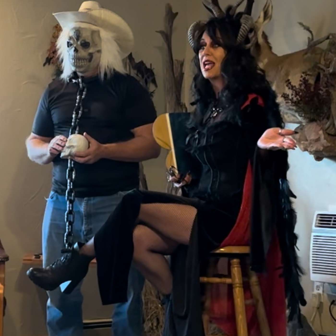 Devil's Halloween Storytime: A Spooky Adventure with Monster Pain and Young Trick-or-Treaters