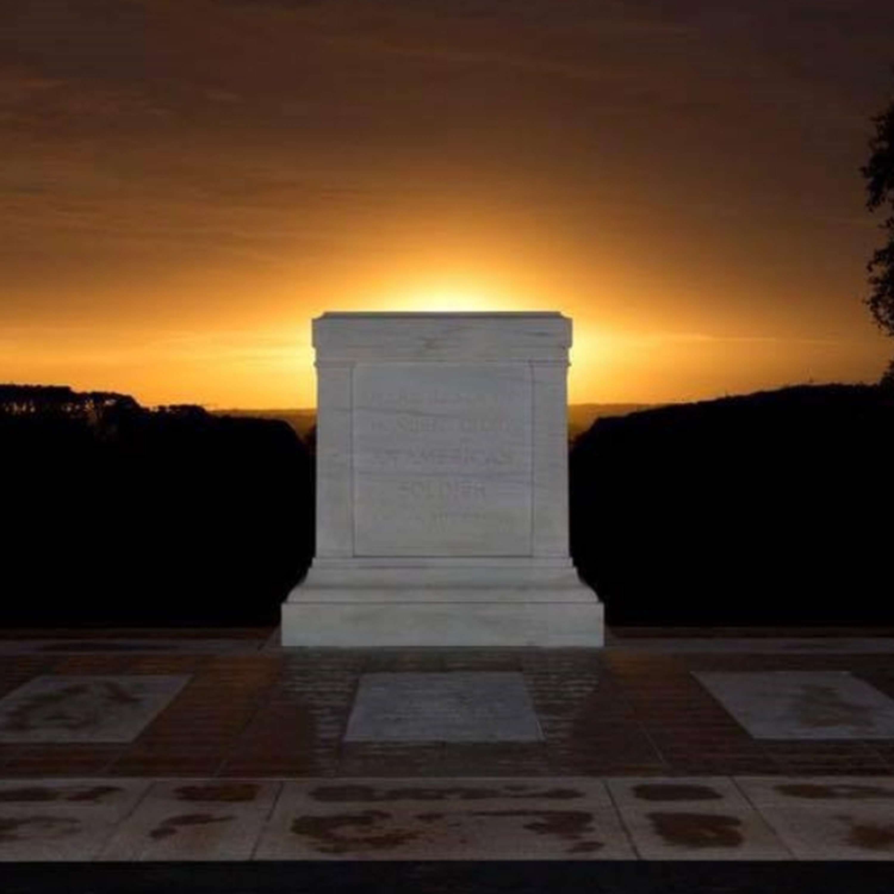 #244: Tomb of the Unknown Soldier's Unknown History with Army Veteran Gavin McIlvenna