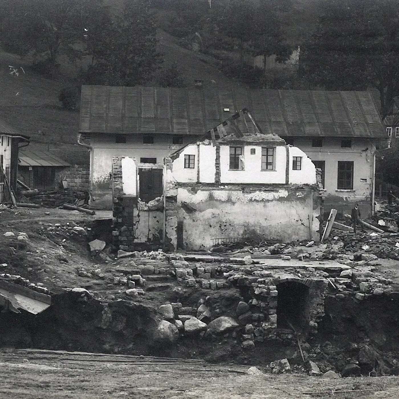 V protržené přehradě zahynuly během půl hodiny desítky lidí