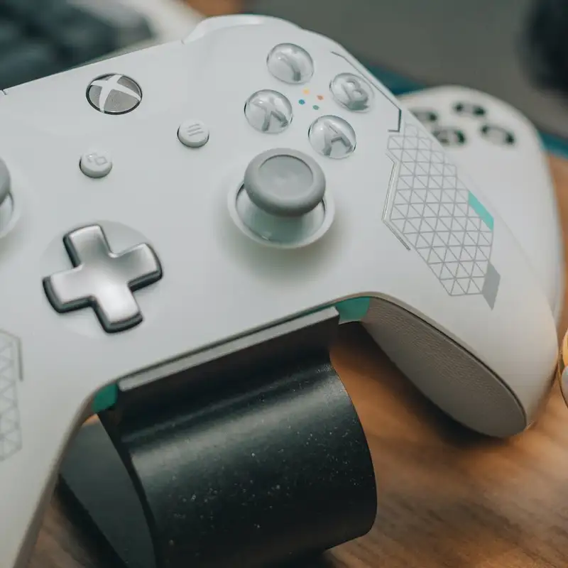 Xbox 360 Store Closing, Connect Xbox Controllers to Your PC & the Best Gaming News Sites