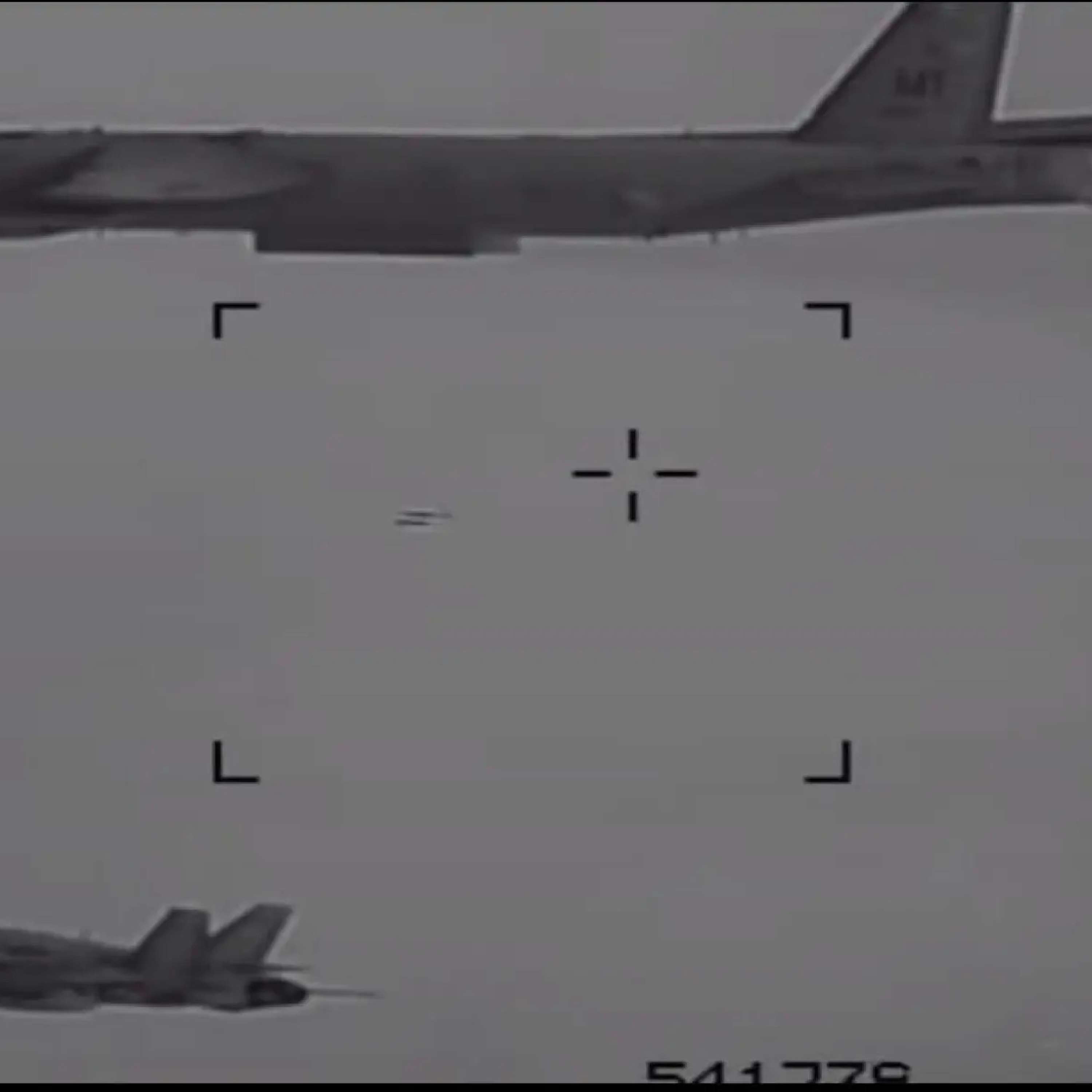 Пока Трамп ставит под сомнение политику НАТО, B-52 впервые сбрасывают бомбы над Лапландией