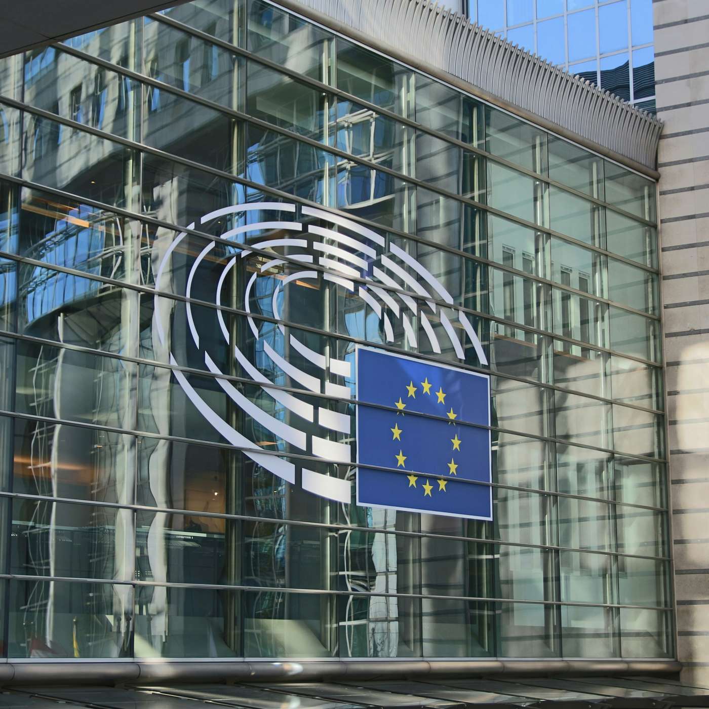 European Commission Investigates Amazon, Microsoft Cloud Services Under DMA