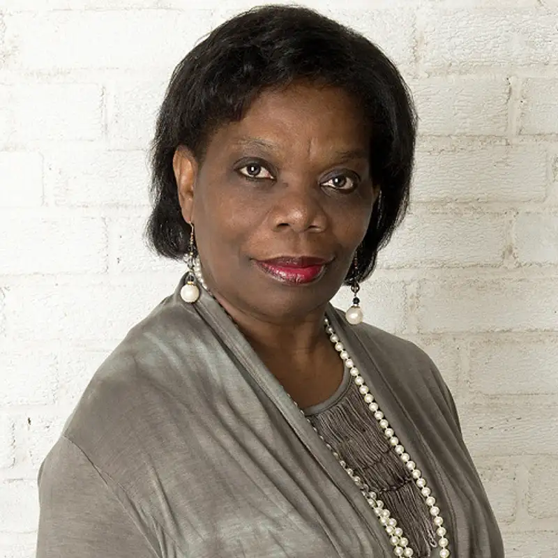 Marie-Léontine Tsibinda, poétesse, écrivaine vient de sortir le roman Lady Boomerang