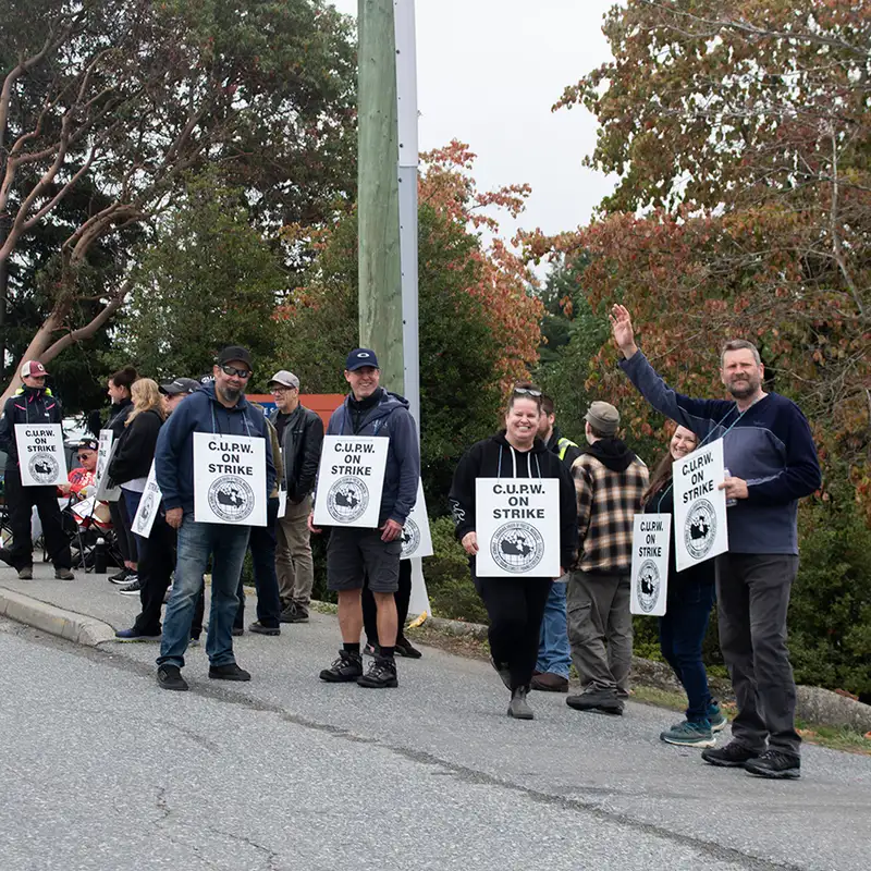 Postal Workers back to the picket lines, in a fight to keep door-to-door delivery