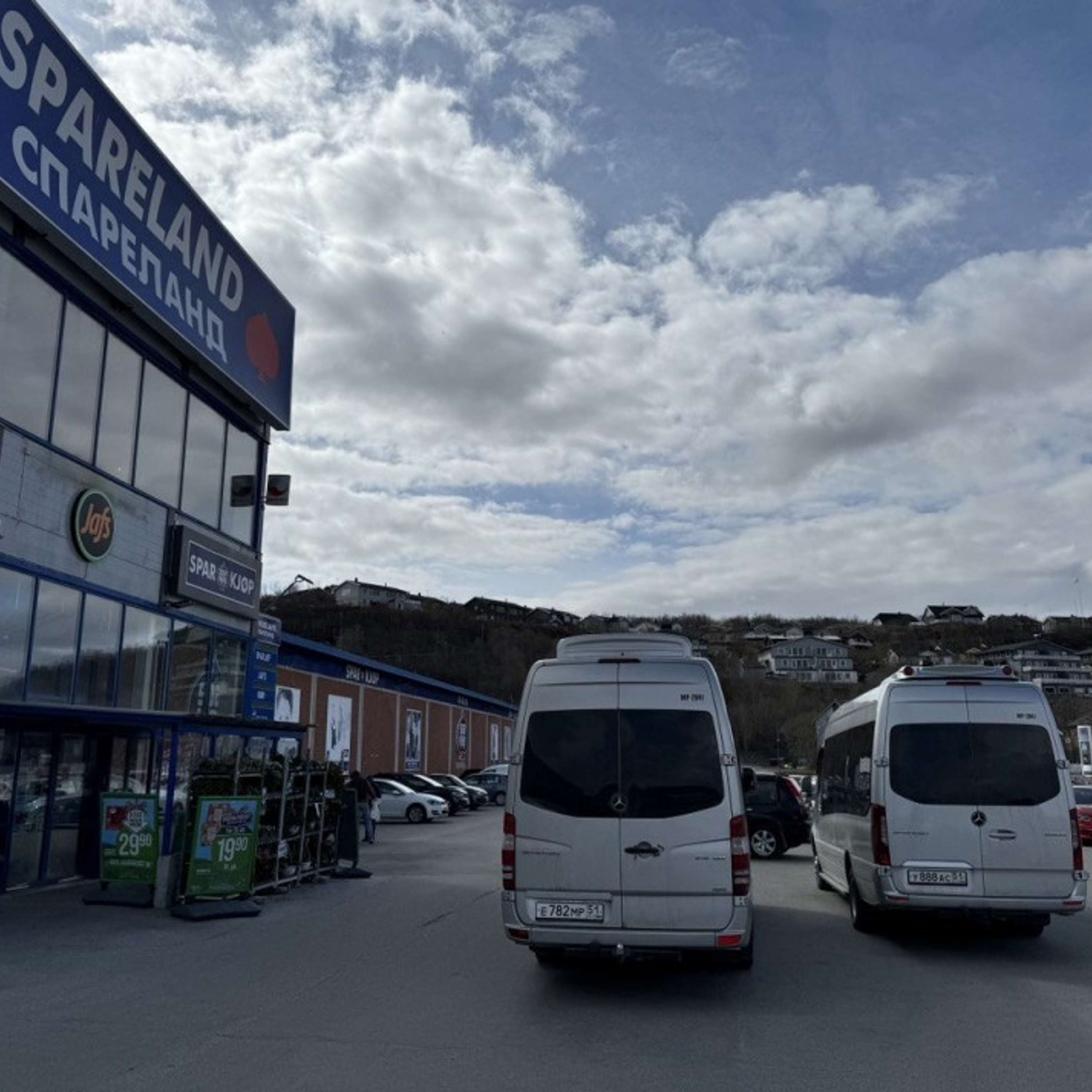 “У нас власти захотели показать, какие мы сильные. Вот и показали”. Туристы из России прощаются с Норвегией