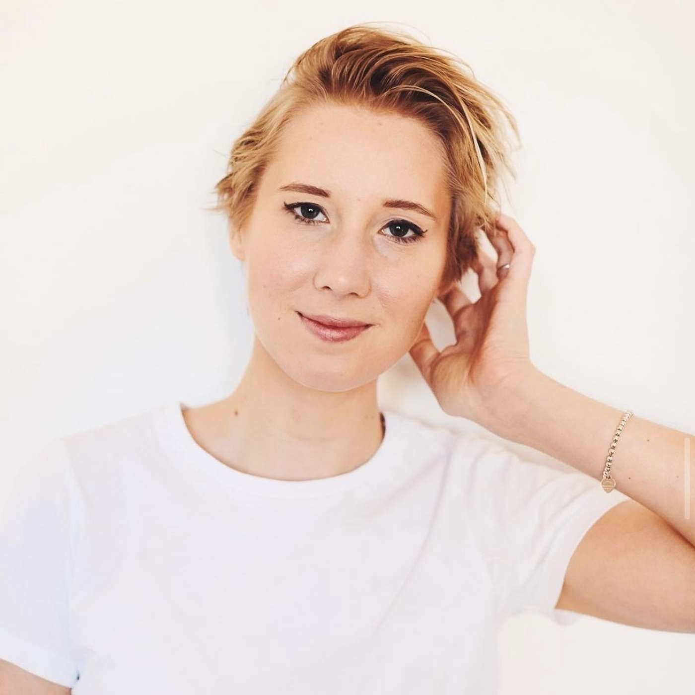 #4: Pixie Turner - Emotional Eating, Wellness Wankery and Coffee Enemas