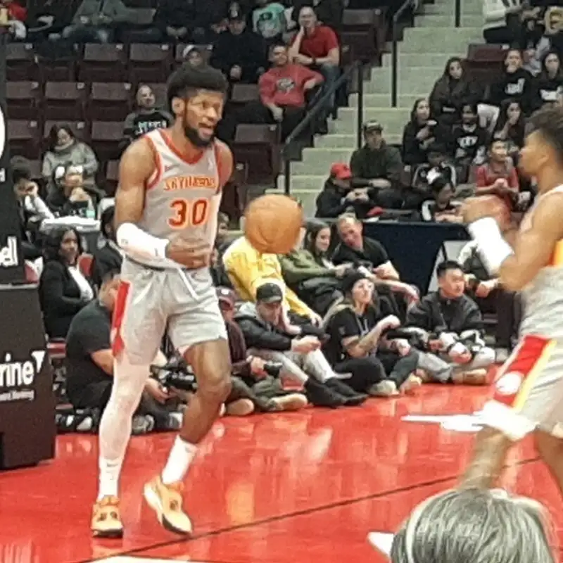 SPORTS - Découvrez l'interview exclusive du basketteur Chris Silva