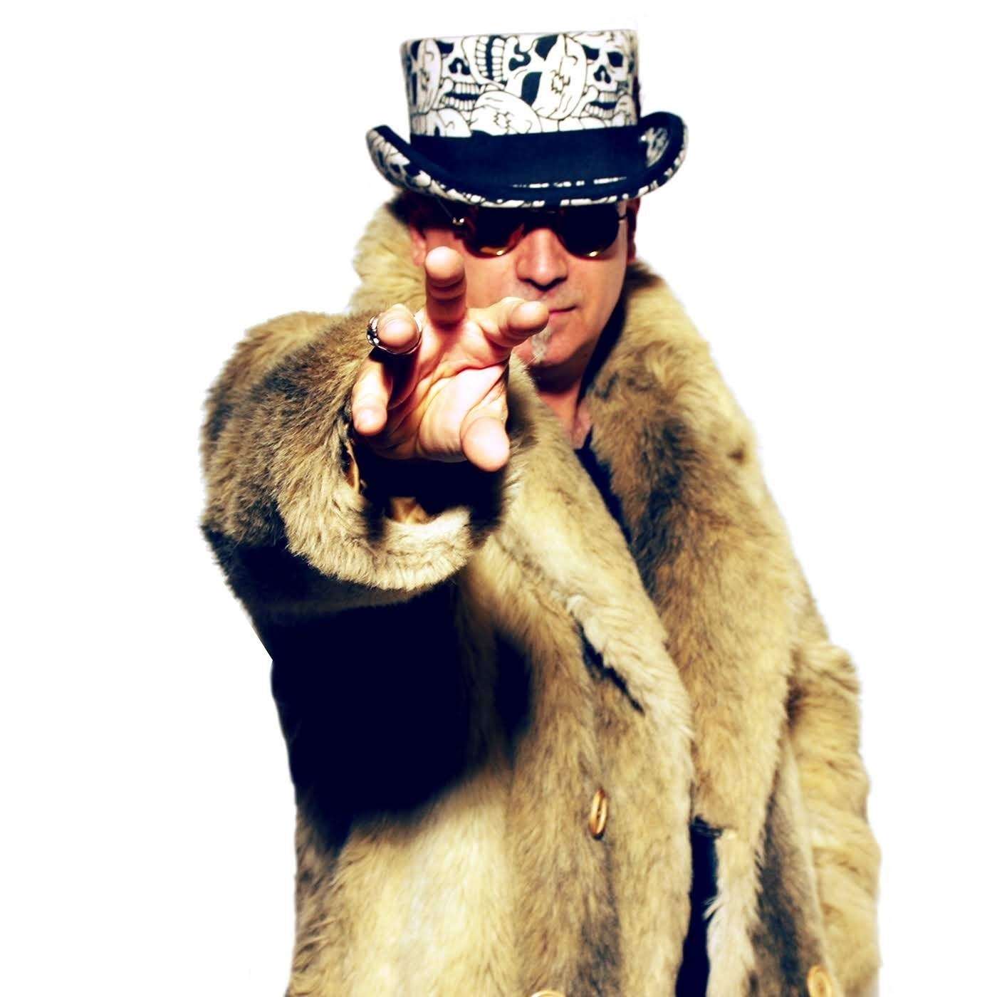 Live performance & interview from the legendary Tony Moore
