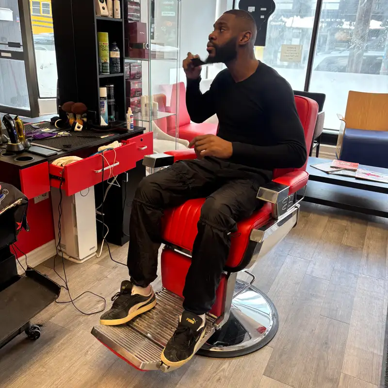 PORTRAIT - Yaya, le barbier frenchie qui taille son succès à Toronto