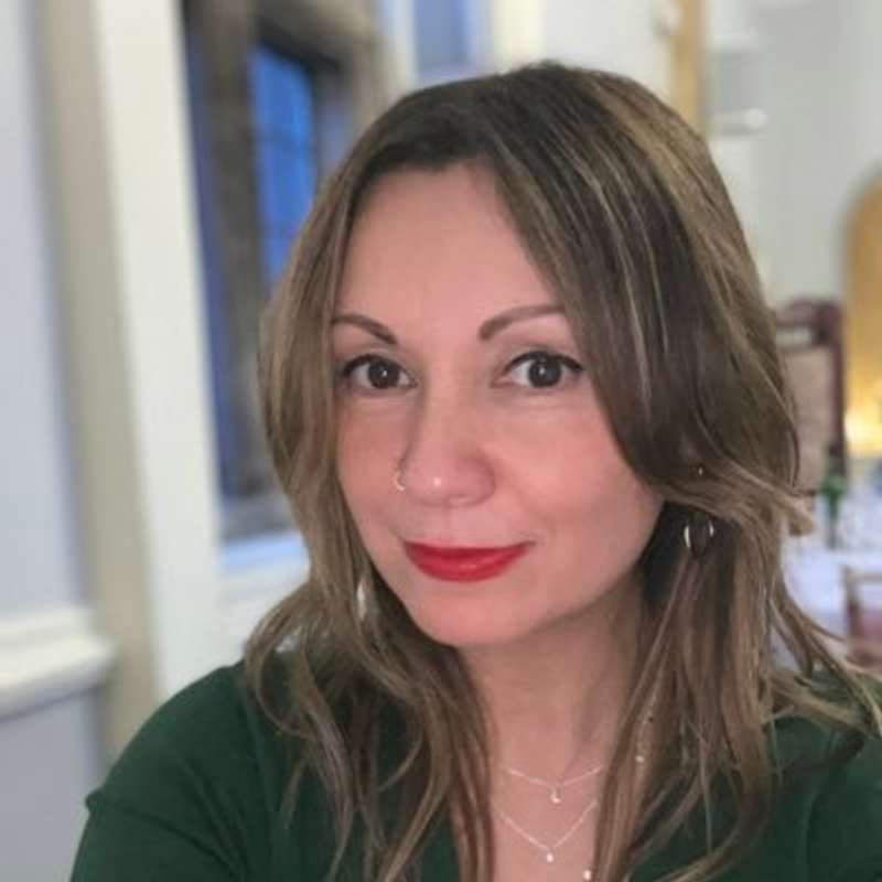 Dr Lisa Sugiura