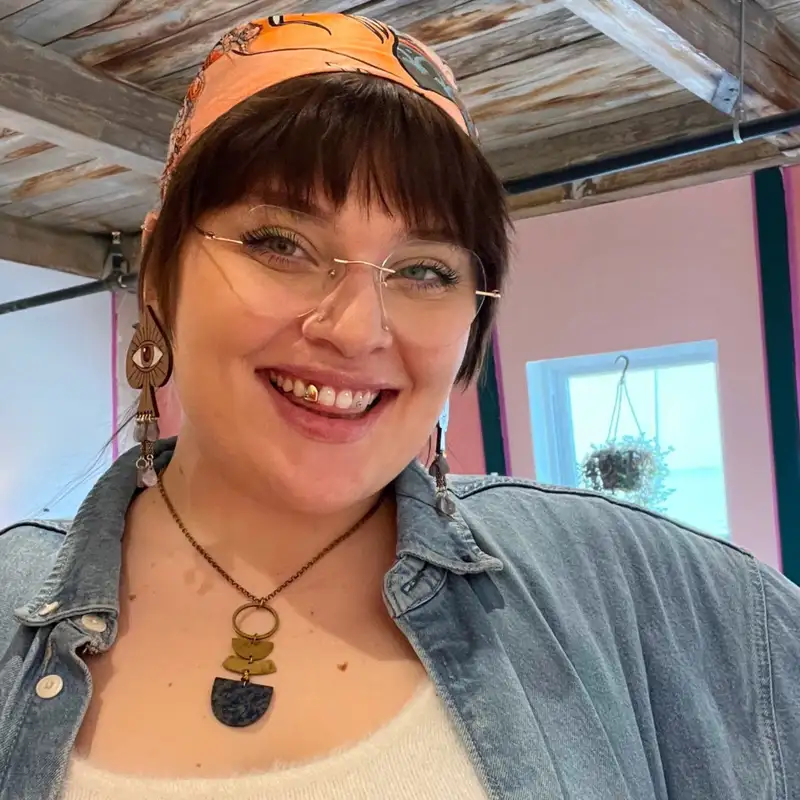 Sweet Peach Gem's Marielle Stankiewicz's Creative Journey and Community-Building