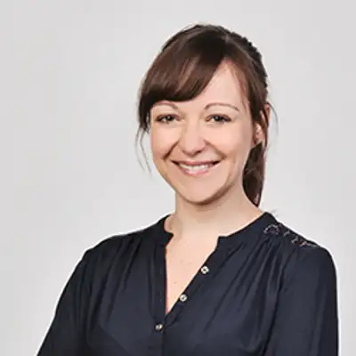 Dr. Julia König