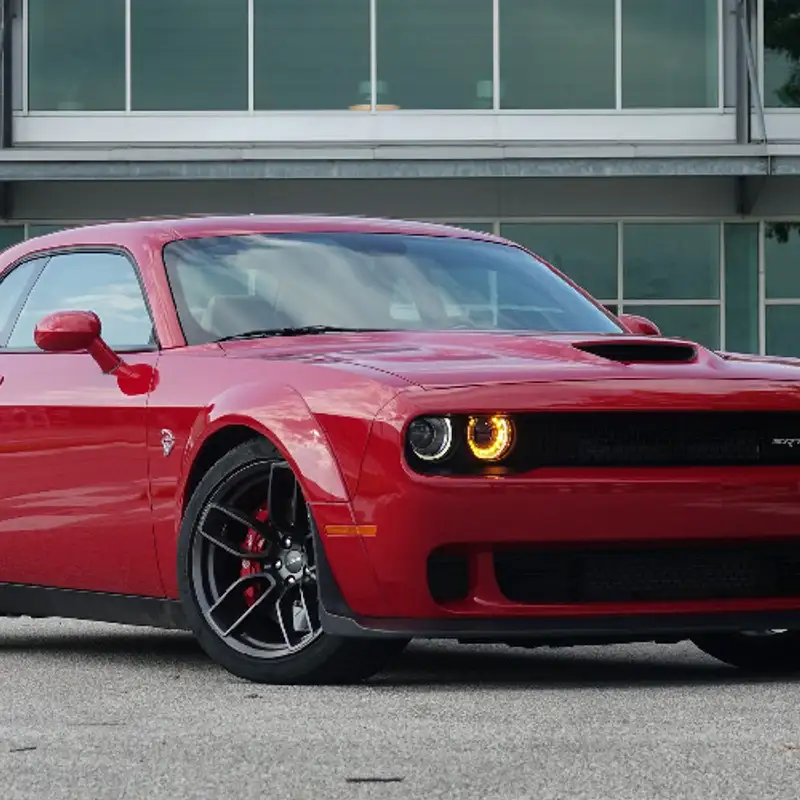 AUTOMOBILE - Decharge d'adrenaline garantie avec la Dodge Challenger Hellcat