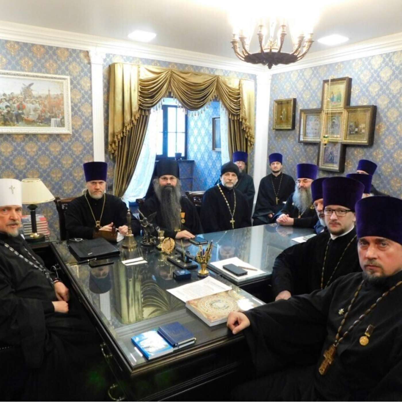 Пока бомбы падают на украинские храмы, мурманский митрополит говорит о войне с Антихристом