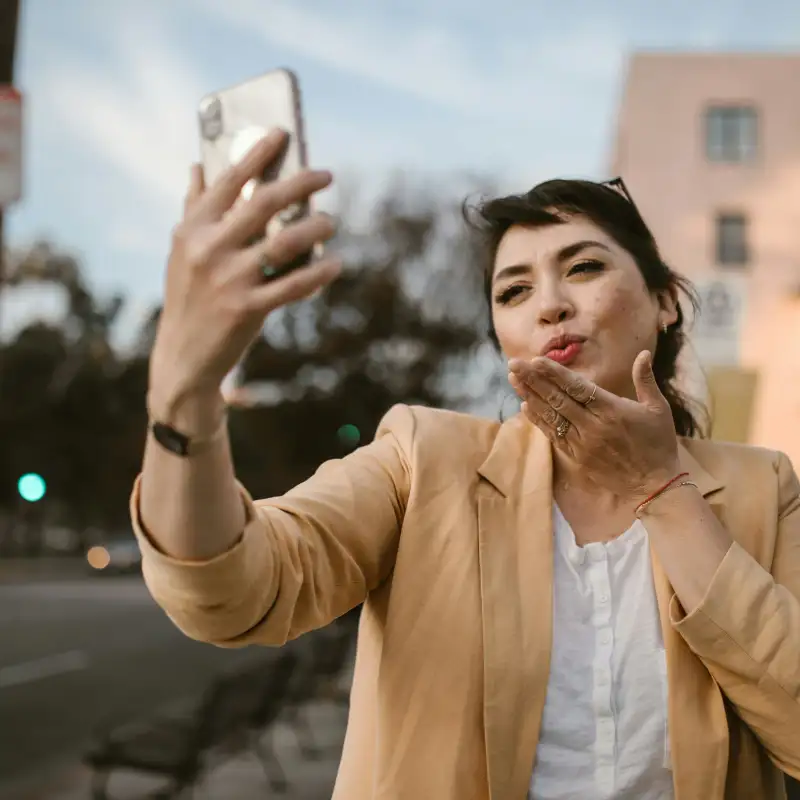 VIE PRATIQUE - Comment entretenir les relations à distance ?