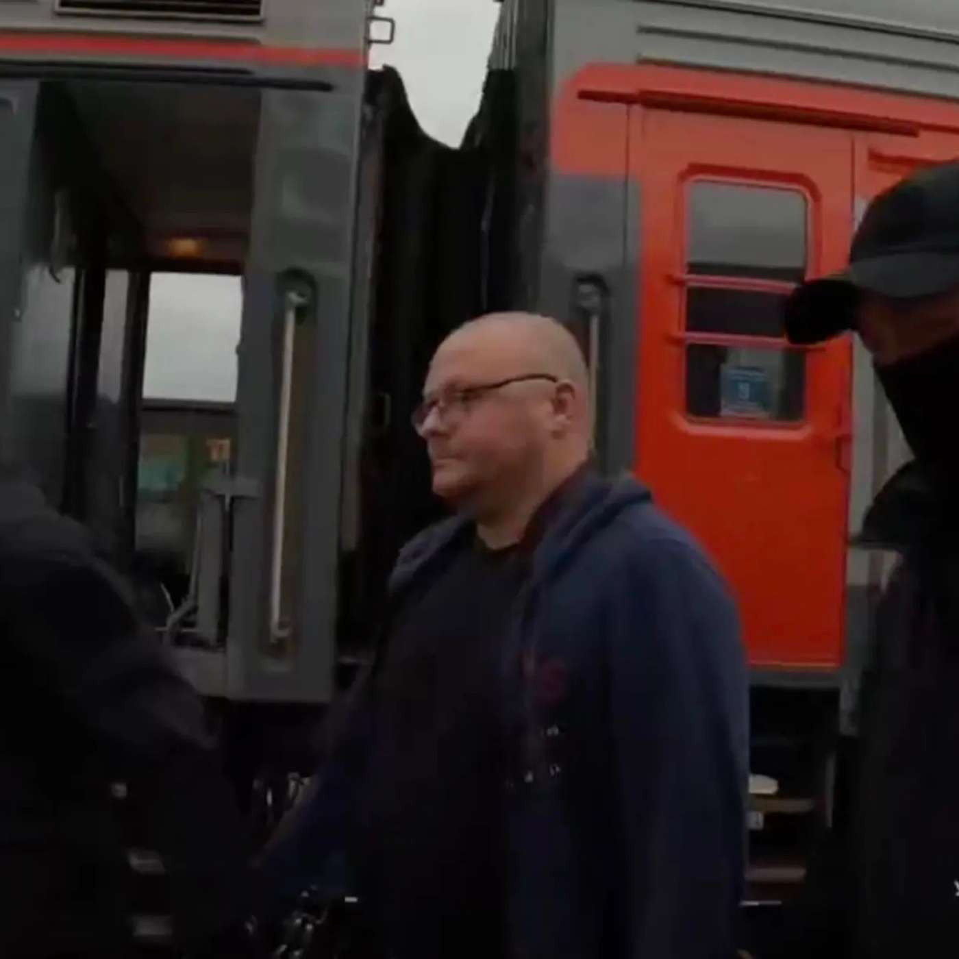 Суд утвердил 15 лет колонии юристу за несколько комментариев и сообщений сыну
