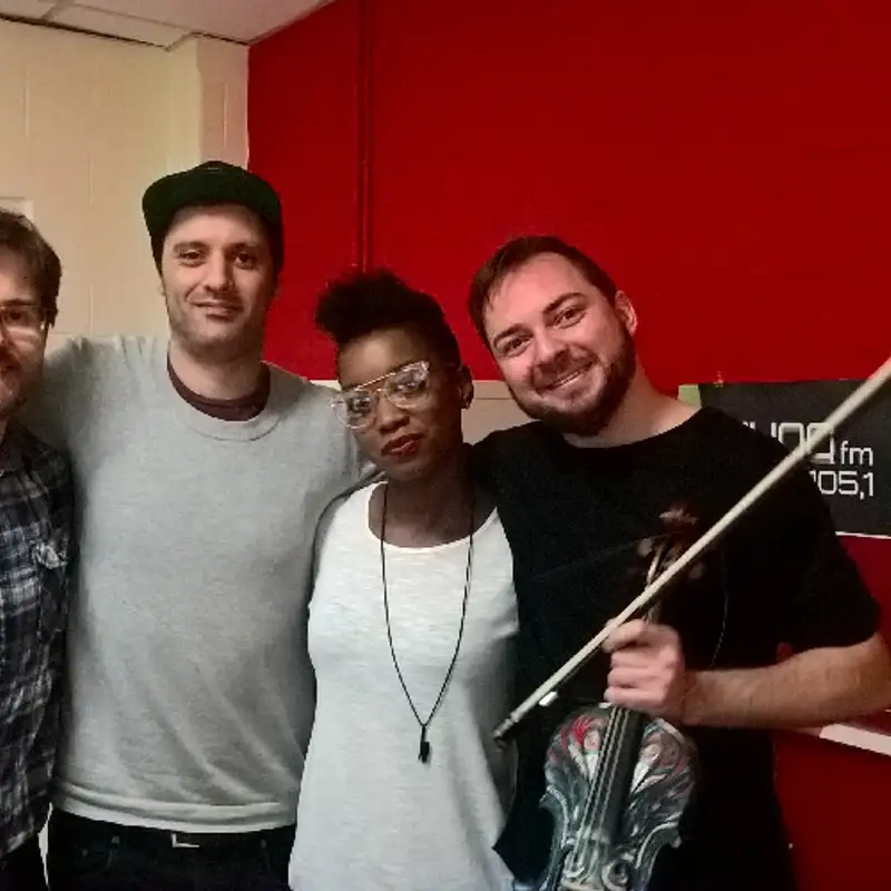 Jam session avec Dr Draw, violoniste hors norme, Jeff Antone Cote, producteur, et Sandy Duperval, chanteuse dans les studios