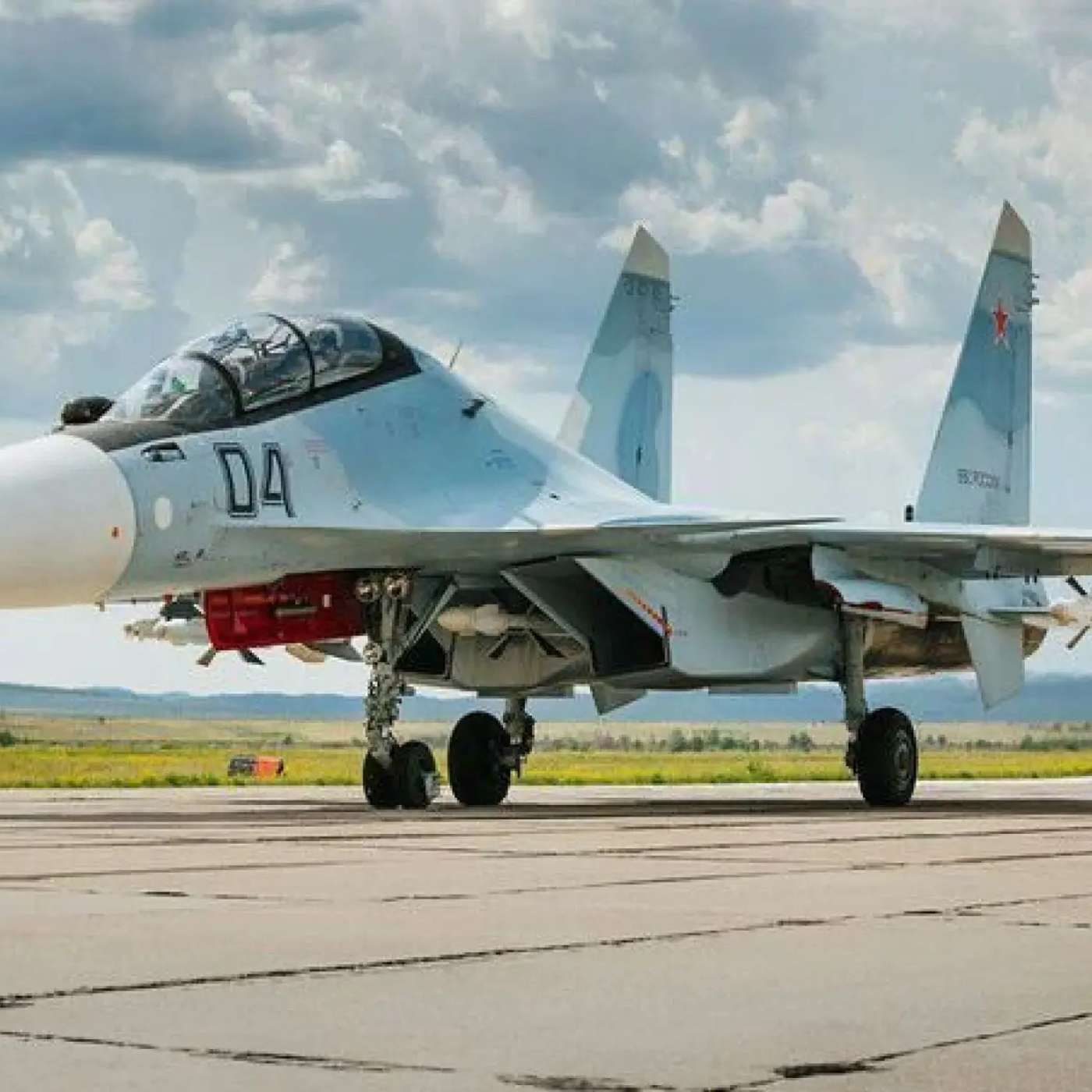 Истребитель Су-30 разбился в Карелии, два человека погибли