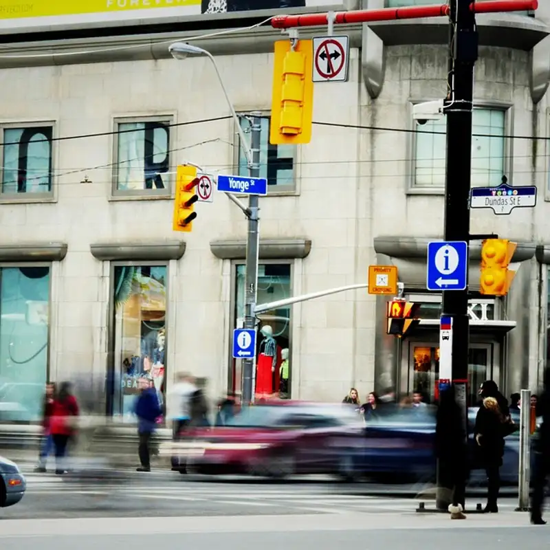 ECONOMIE - Le marché de l'emploi canadien résilient en avril