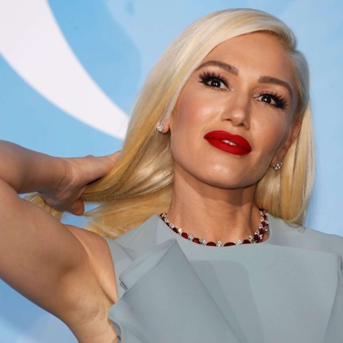 Gwen Stefani Blake Shelton Wizard, Field Stream Festival Canceled, Mariah Carey Dreams of Tupac Collab, Warner Bros. Launches New Series, and more...