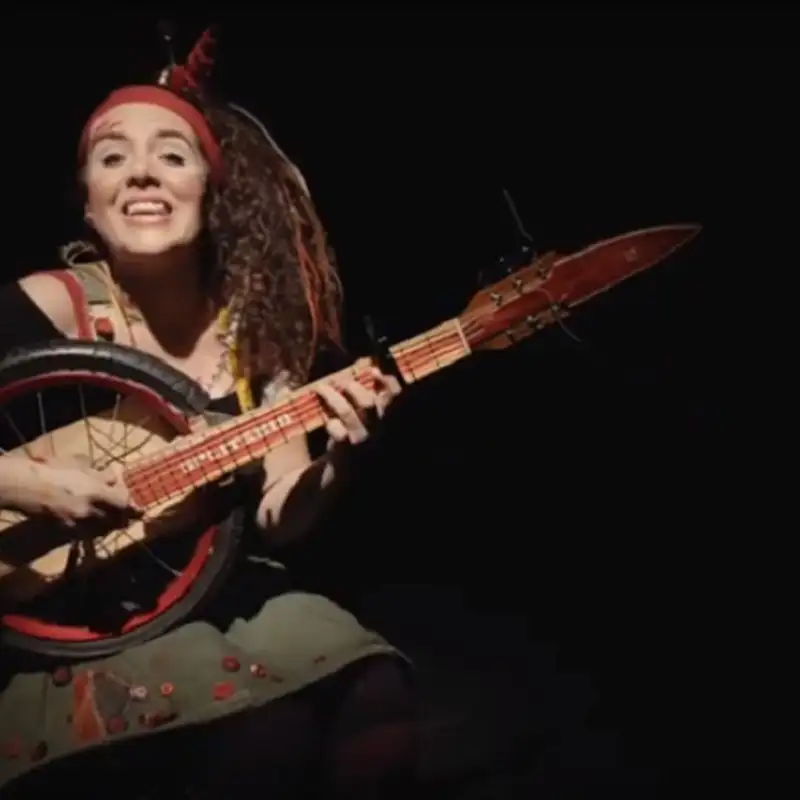 Ariane DesLions enchante l'enfance avec son spectacle « Ma Quincaillerie Musicale »