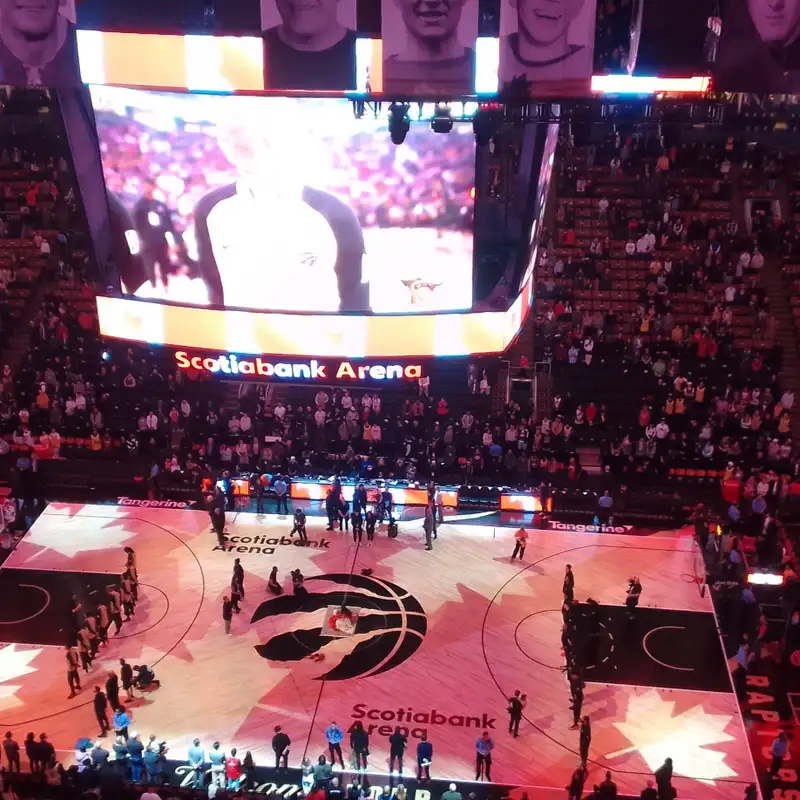 SPORT - Les Lakers dominent les Raptors à la Scotiabank Arena