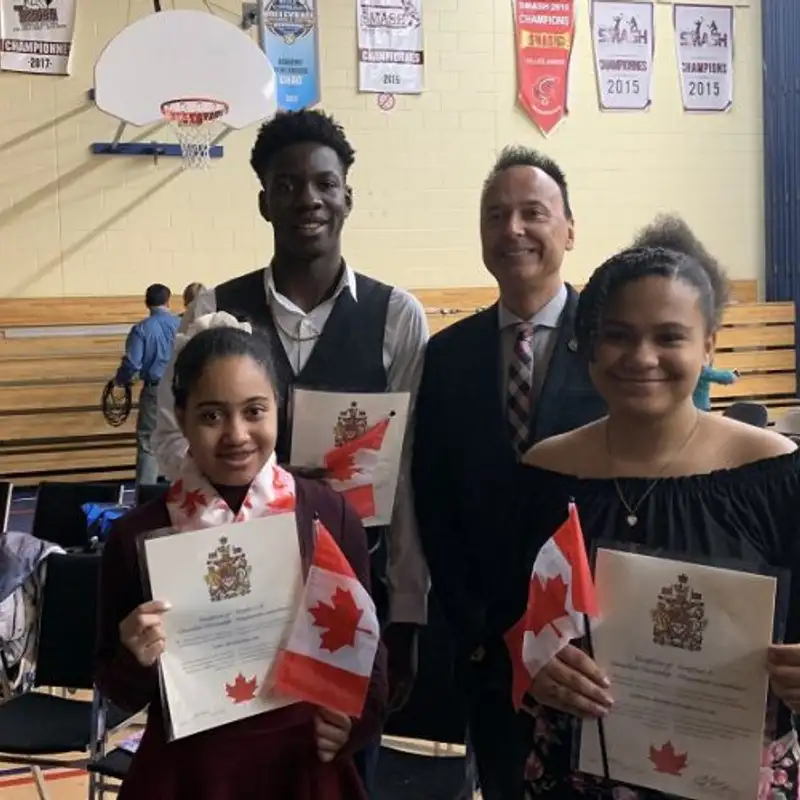 Cérémonies de remise de citoyenneté canadienne à l'École secondaire Académie catholique Mère-Teresa