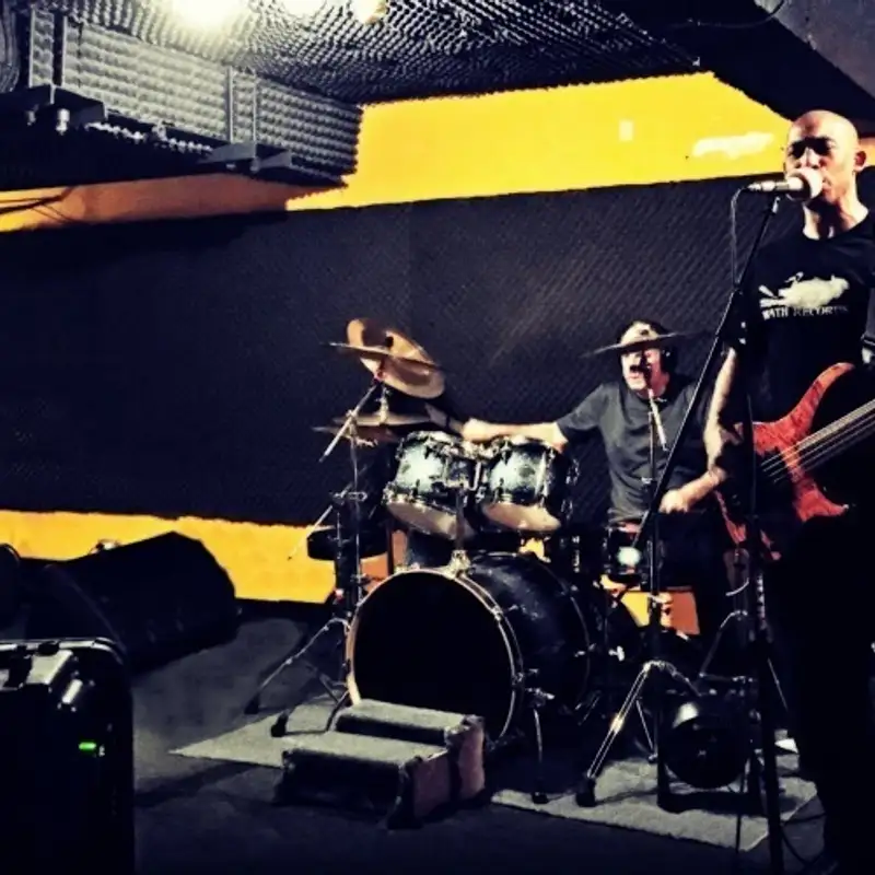 Entrevue avec le guitariste du groupe UNT