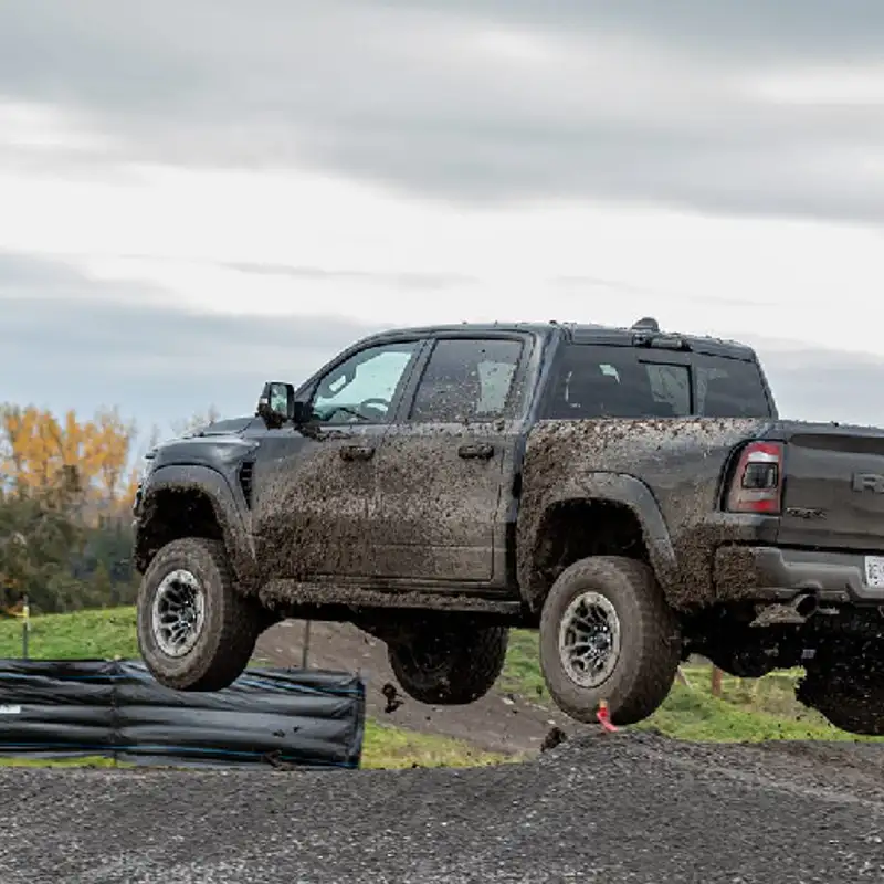 AUTO - Entre camion et dragster, voici le Ram TRX 2021