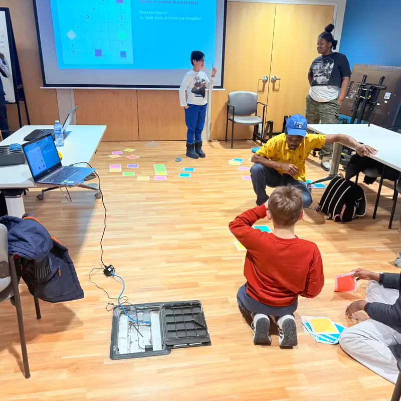 REPORTAGE - Des camps initient les jeunes francophones à la robotique et à l’IA