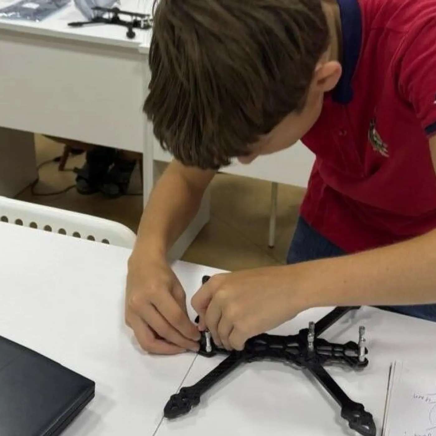 Поставщик дронов для армии будет учить детей управлению БПЛА