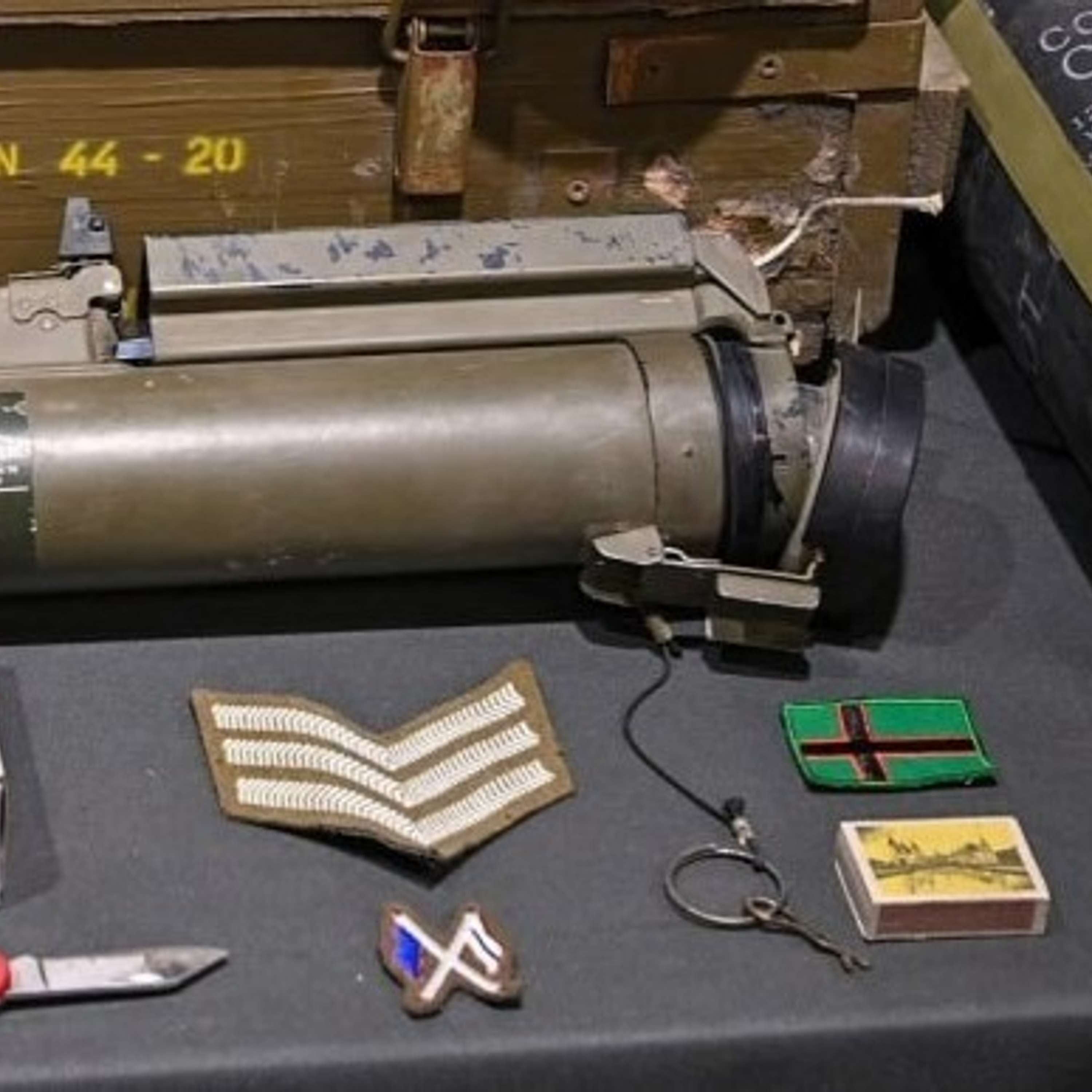 В Карелии организовали выставку с “натовскими трофеями” из Украины. Среди них оказался национальный карельский флаг