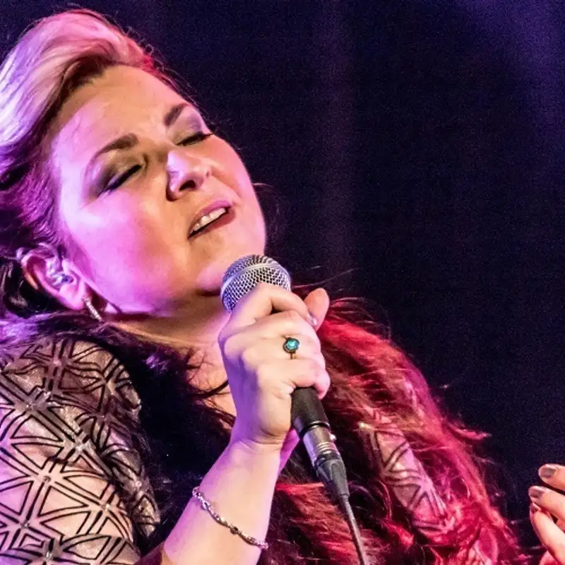 Entrez dans l'univers musical de Janie Renée