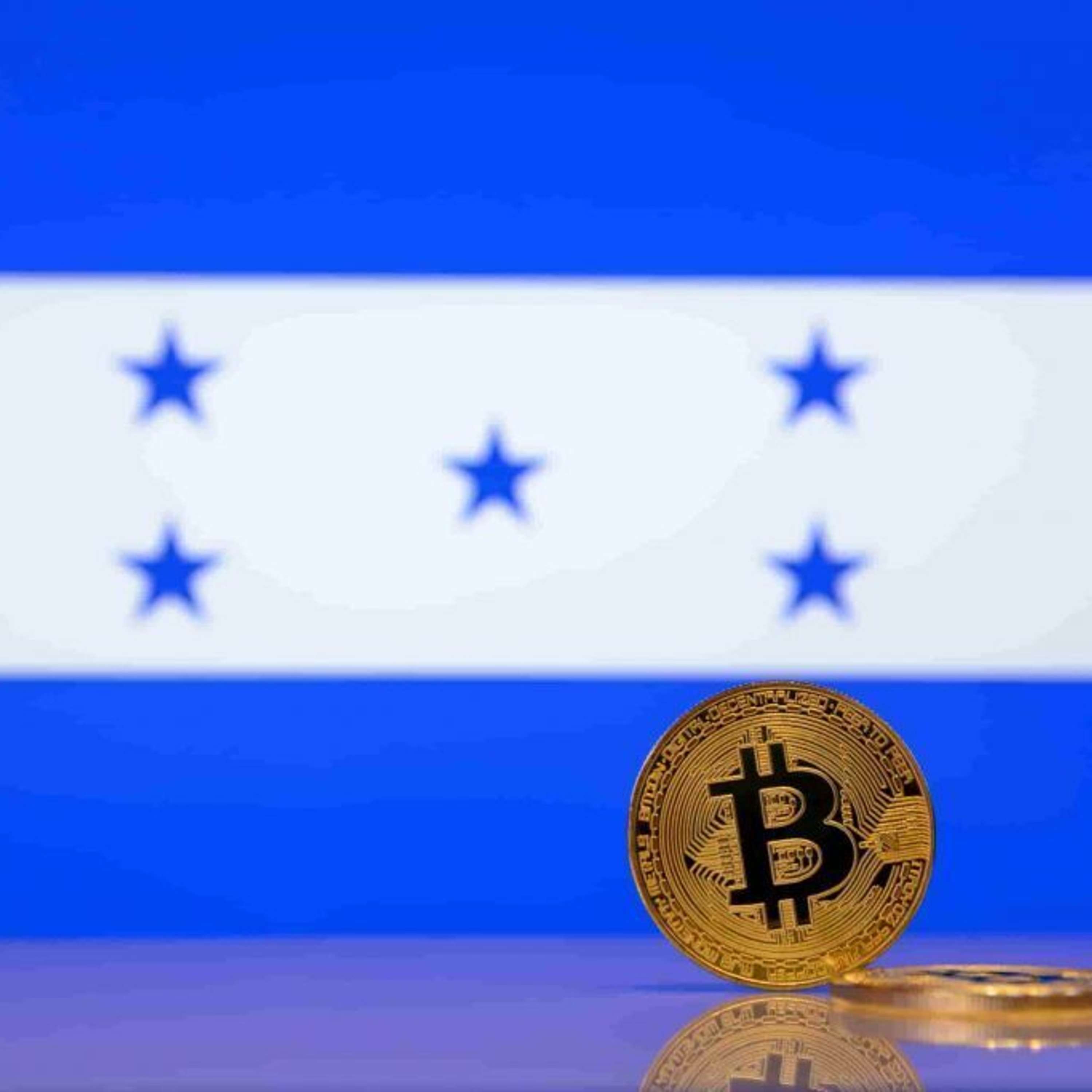 cover of episode Blackrock Awaits SEC Nod for Bitcoin ETF, Honduras' Próspera ZEDE Recognizes Bitcoin as Official Unit of Account, JAN3 Launches AQUA, and more...