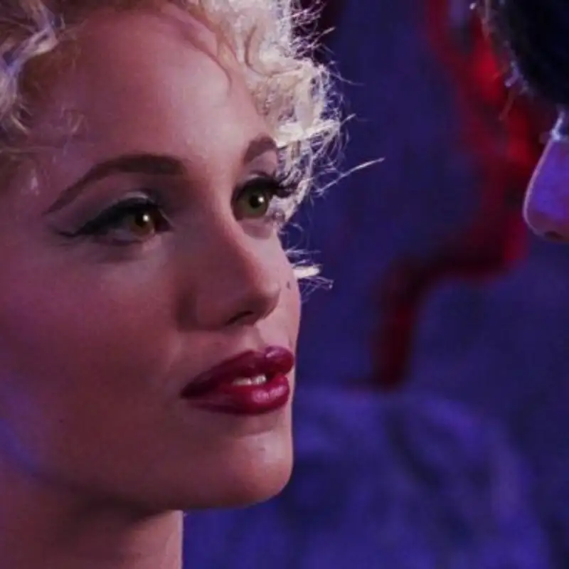 S6: Episode 6: Showgirls